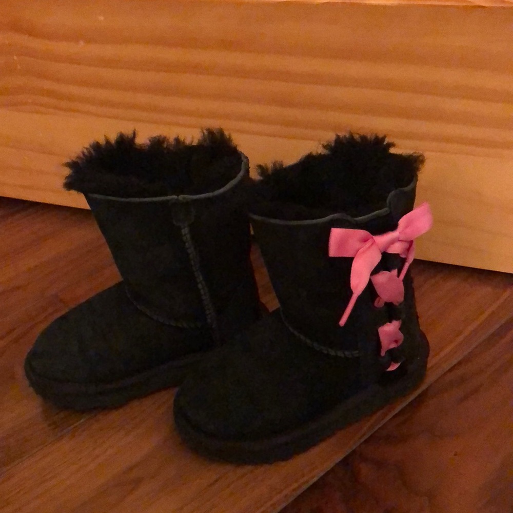Size 9 lil girls black ugg boots